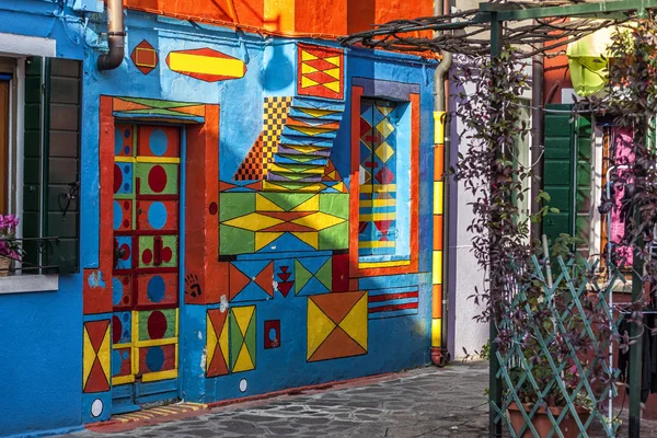 Casa pintada todos los colores en Murano — Foto de Stock