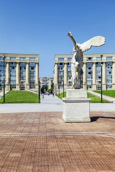 Victory statue of Samothrace in front of Thessalie square in Mon — Stock Photo, Image