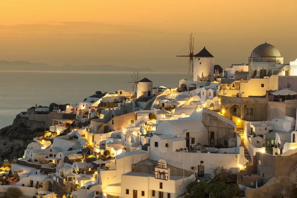 Primeira noite luzes em Oia — Fotografia de Stock