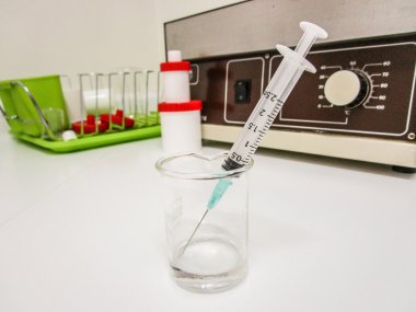 Bir ölçek şırınga