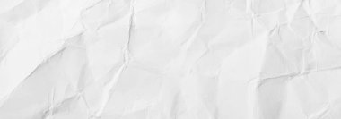 Arkaplanı buruşuk kağıtlarla kaplanmış..