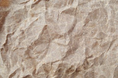 Buruşmuş kağıtlarla kaplanmış yaratıcı bir arka plan..