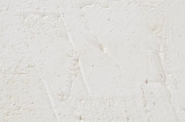 Dökülmüş duvarlarda yıpranmış eski boyalar.