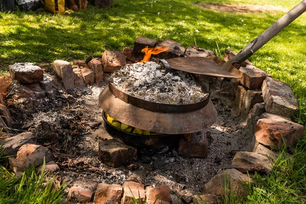 Foto Van Koken Traditionele Dalmatian Kroatische Bosnische Gerecht Genaamd Peka — Stockfoto