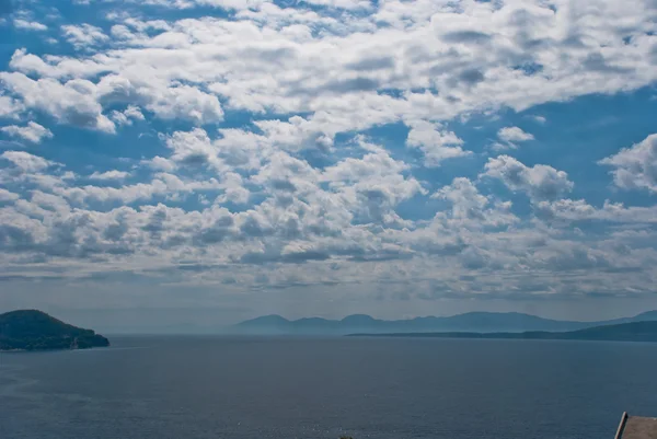Драматическое небо над Адриатическим морем — стоковое фото