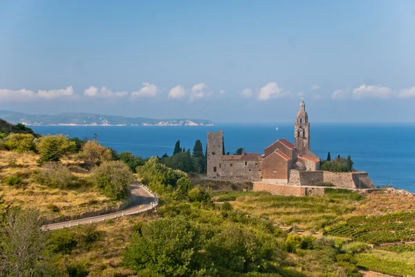 Gegenüber Insel - komiza — Stockfoto