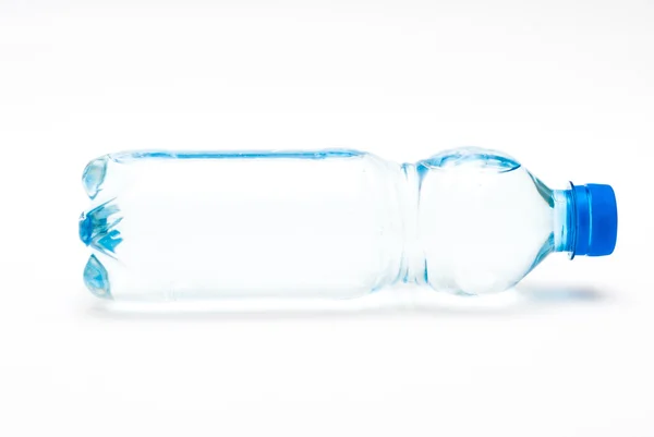 Plastikflasche mit Wasser — Stockfoto