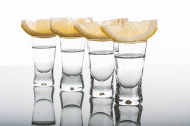 Votka limon ile dört el