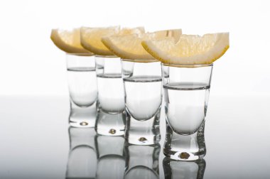 Votka limon ile dört el