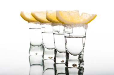 Votka limon ile dört el