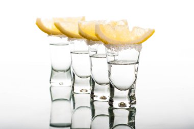 Votka limon ile dört el