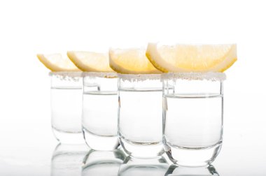 Votka limon ile dört el