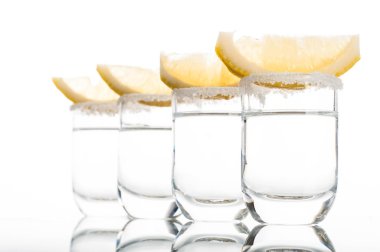 Votka limon ile dört el