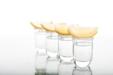 Votka limon ile dört el