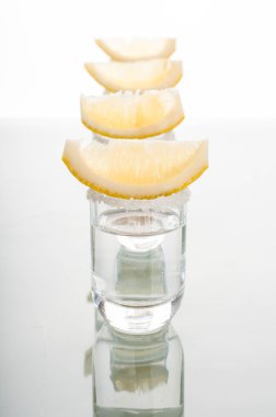 Votka limon ile dört el