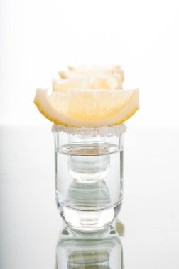 Votka limon ile dört el