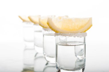 Votka limon ile dört el