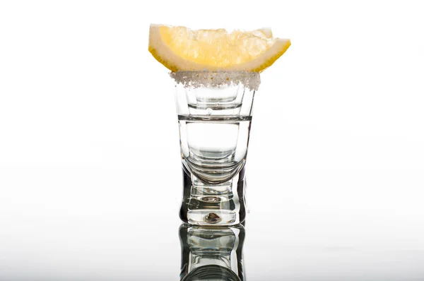 Four shots of vodka with lemon — Stock Photo, Image