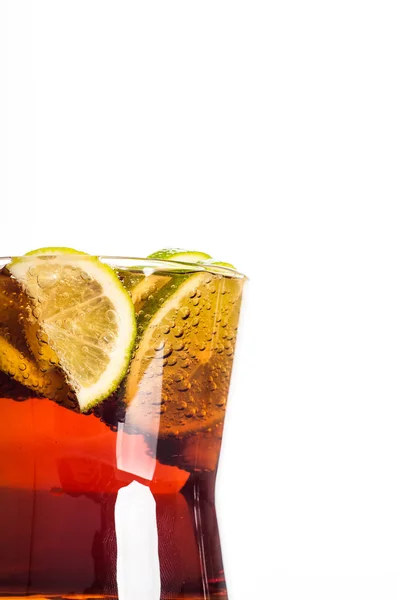 Szeletelt citrom cola pohár — Stock Fotó