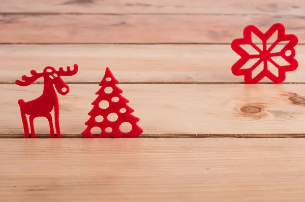 ahşap masa üzerinde kırmızı Noel dekorasyon