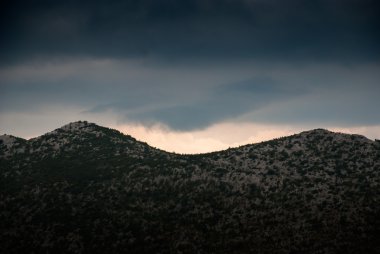 Hırvat Dağları sis ve bulutlar ile