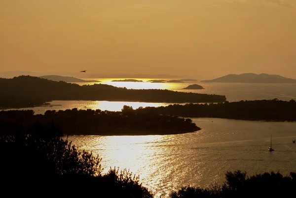Salida del sol sobre las islas Kornati — Foto de Stock