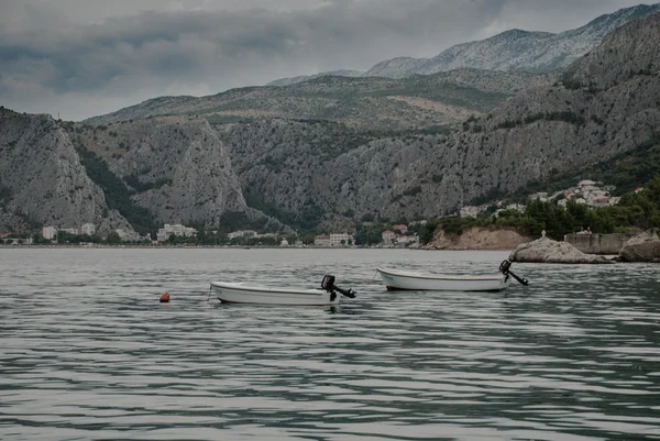 Omis, Dalmacja, Chorwacja. Pochmurnego nieba. — Zdjęcie stockowe