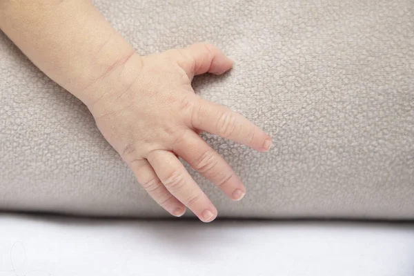 The palm of a newborn boy as a symbol of love, protection and peace. — Stock Photo, Image