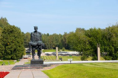 Khatyn, Belarus - 20 Eylül 2020: Fethedilmemiş Adam Anıtı Heykeli