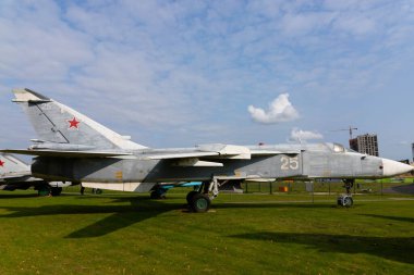 Minsk, Belarus - 20 Eylül 2020: eski, kullanılmayan Sovyet askeri uçağı