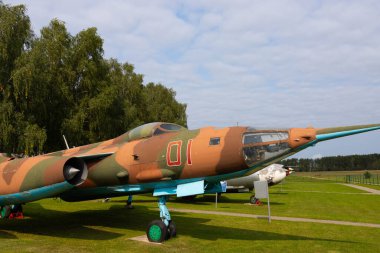 Minsk, Belarus - 20 Eylül 2020: eski, kullanılmayan Sovyet askeri uçağı