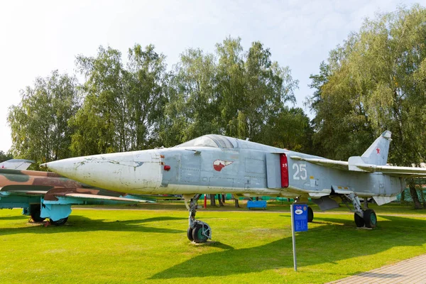 白俄罗斯明斯克- 2020年9月20日：一架旧苏联军用飞机的驾驶舱。A.外容. — 图库照片