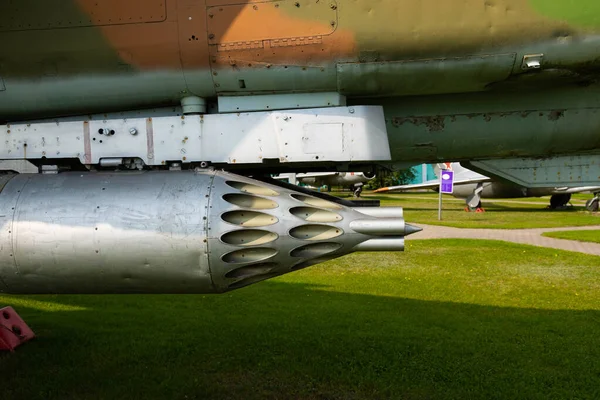 Roketler Bombalar Roketatarlar Eski Bir Sovyet Jet Uçağının Rehbersiz Rehbersiz — Stok fotoğraf