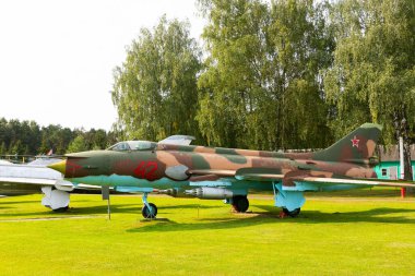 Minsk, Belarus - 20 Eylül 2020: eski, kullanılmayan Sovyet askeri uçağı