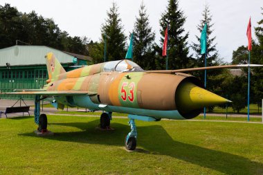 Minsk, Belarus - 20 Eylül 2020: eski, kullanılmayan Sovyet askeri uçağı