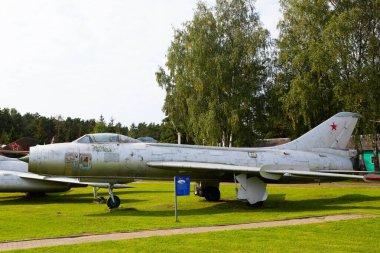 Minsk, Belarus - 20 Eylül 2020: eski, kullanılmayan Sovyet askeri uçağı