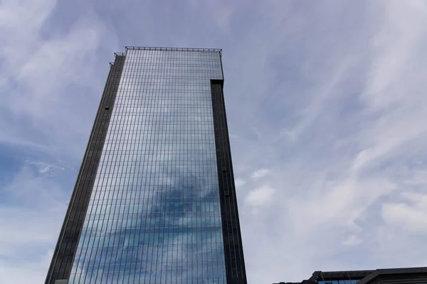 Minsk Bielorrusia Septiembre 2020 Edificio Oficinas Alto Moderno Contra Cielo — Foto de Stock