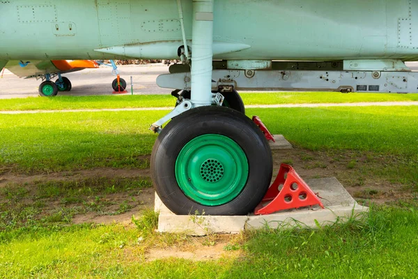 旧軍用機の着陸装置 — ストック写真