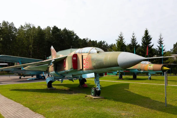 白俄罗斯明斯克 2020年9月20日 旧的退役苏联军用飞机 — 图库照片