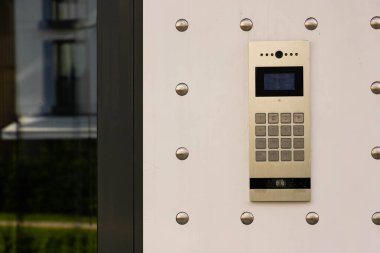 Yeni bina binasındaki dahili telefonun kapanışı
