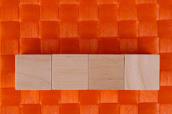 Quattro Cubi Legno Sfondo Arancione Con Copyspace — Foto Stock