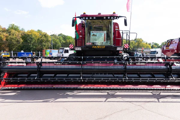 Minsk Bielorrusia Agosto 2020 Exposición Nuevos Tractores Cosechadoras Maquinaria Agrícola —  Fotos de Stock