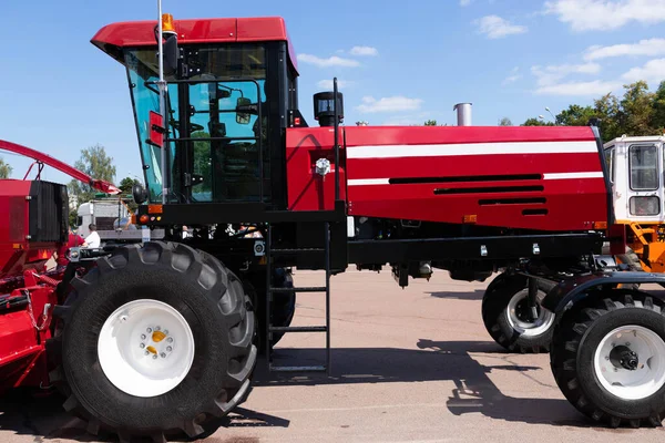 Exposição Novos Tratores Colheitadeiras Máquinas Equipamentos Agrícolas — Fotografia de Stock