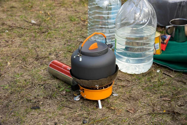 Touristischer Wasserkocher Auf Einem Gasbrenner Kochen Unter Feldbedingungen Mit Einem — Stockfoto