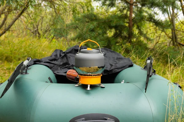 Touristischer Wasserkocher Auf Einem Gasbrenner Kochen Unter Feldbedingungen Mit Einem — Stockfoto