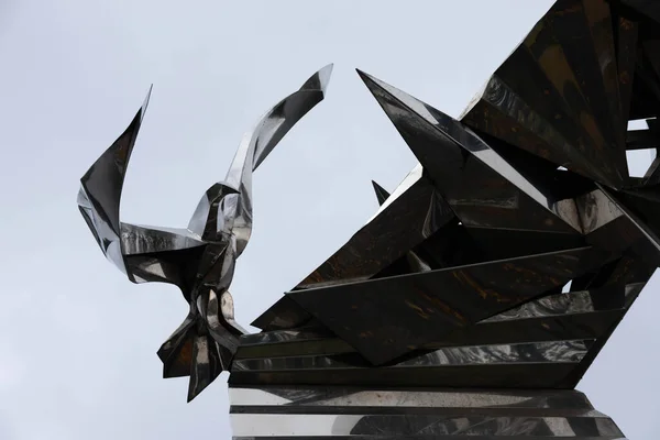 Minsk Belarus Oktober 2020 Denkmäler Zeitgenössische Kunst Edelstahlvögel Auf Dem — Stockfoto