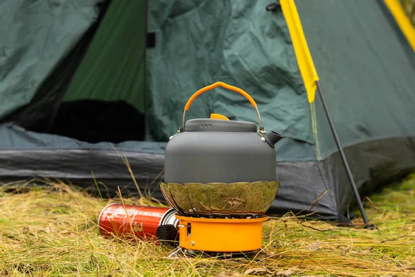 Touristischer Wasserkocher Auf Einem Gasbrenner Kochen Unter Feldbedingungen Mit Einem — Stockfoto