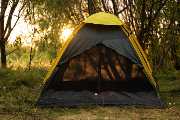 Sommar Turisttält Bakgrund Naturen Begreppet Resor Och Friluftsliv — Stockfoto