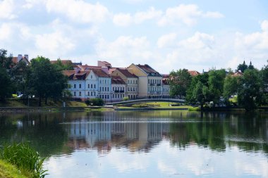 Avrupa 'da göleti ve köprüsü olan eski bir şehir. Güzel manzara..