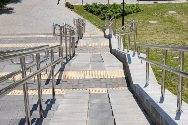 Carretera Peatonal Escalones Para Discapacitados Ciudad — Foto de Stock
